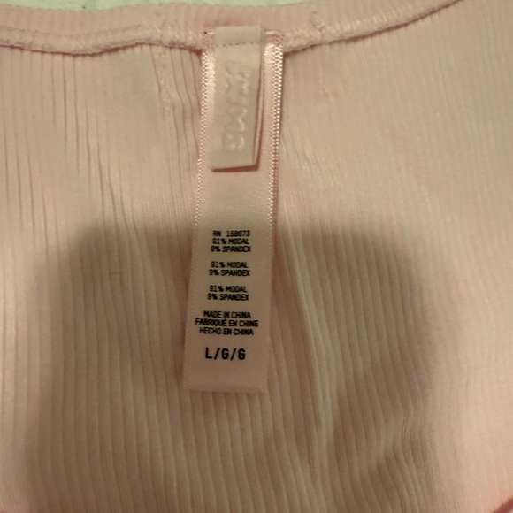 SKIMS pink ribbed tank top - Picture 3 of 3